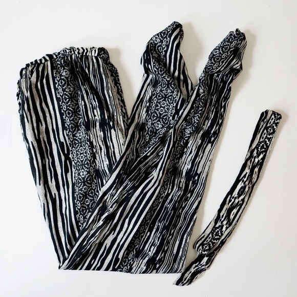 Monochrome White and Black Jumpsuit Open Back L‎ - Picture 3 of 7